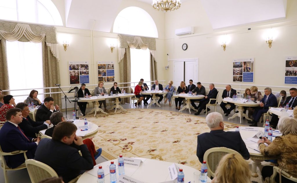 Комитет Совета Федерации по науке, образованию и культуре обсудил вопросы развития образования в сфере искусств на выездном заседании в Санкт-Петербурге