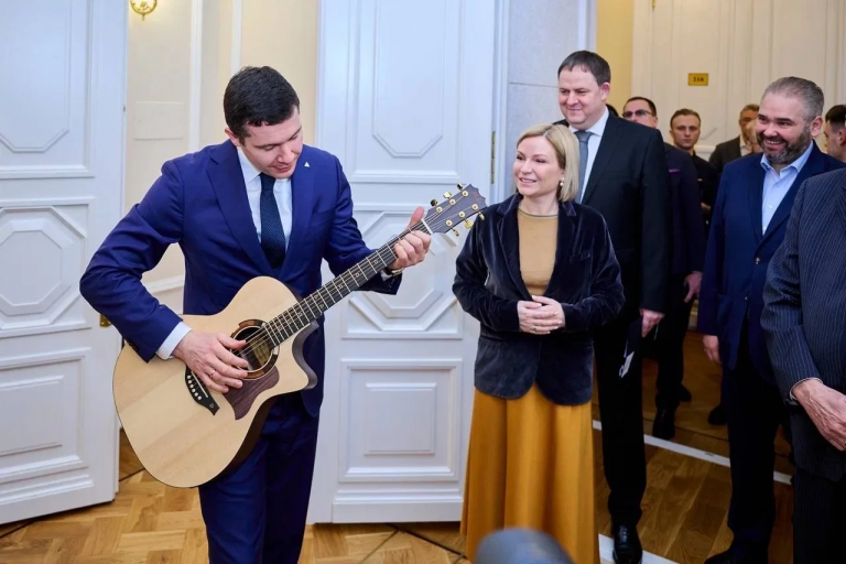 Ольга Любимова провела совещание по вопросам оснащения образовательных организаций музыкальными инструментами Ольга Любимова провела совещание по вопросам оснащения образовательных организаций музыкальными инструментами