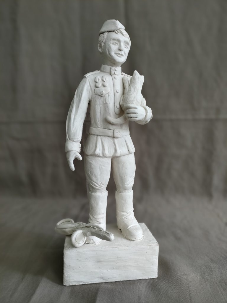 Выставка "Образ защитника Отечества в произведениях молодых художников": скульптура