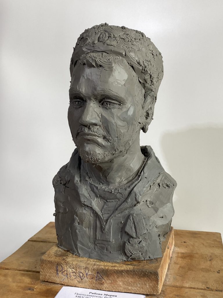 Выставка "Образ защитника Отечества в произведениях молодых художников": скульптура